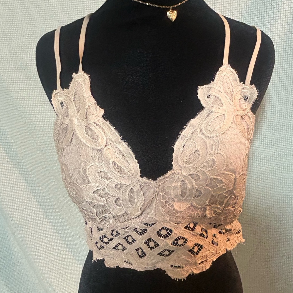 Anemone Lace Bralette Light-Taupe XxL
Floral Scalloped V neck Adjustable Strap